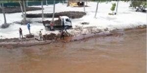 Una marea de sargazo inunda las cristalinas playas dominicanas