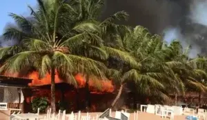 Vídeos del fuego que destruyó varios negocios en Las Terrenas Samaná