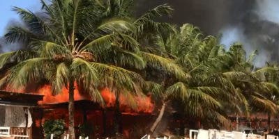 Vídeos del fuego que destruyó varios negocios en Las Terrenas Samaná