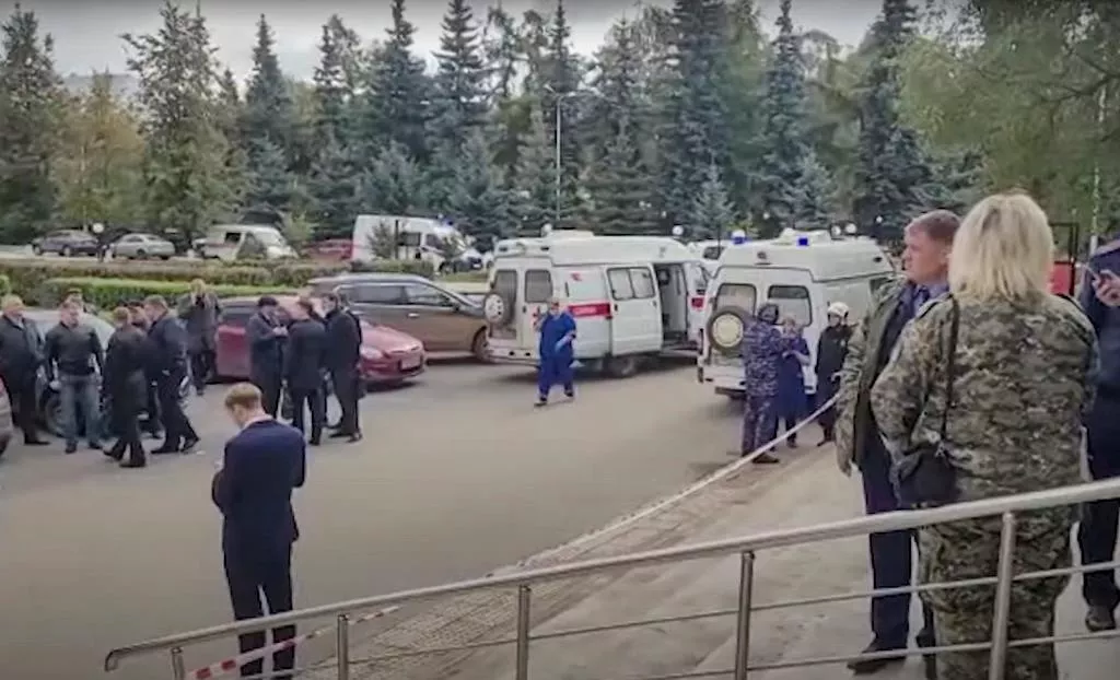 Al menos 8 muertos y 24 heridos en un tiroteo en una universidad de Rusia