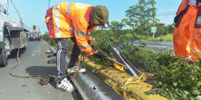 MOPC inicia plan de reparación y sustitución de barandas de seguridad en las principales carreteras