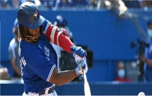 Guerrero Jr. conecta jonrón 44 y empata a Shohei Ohtani en liderazgo de MLB