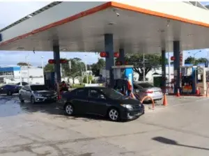 Indignación por el aumento del precio de gasolina regular