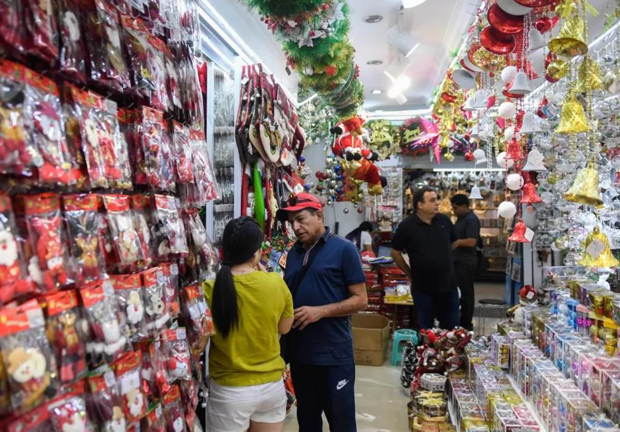 Empresarios garantizan productos para Navidad