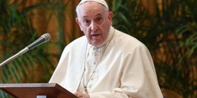 El papa afirma que es un “deber imprescindible” proteger a jóvenes de abusos
