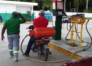 El precio del petróleo se mantiene alto a pesar de leve caída de la víspera