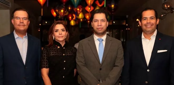 Miguel Roig, Mariajosé Turull de Roig, Jatzel Román y José Manuel Romero.