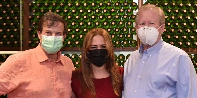 Claudio von Planta, Alexandra Guerrero y Robert Cooper.