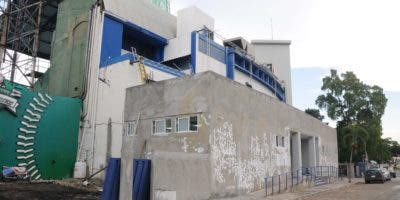 Atraso en remodelación del estadio Quisqueya