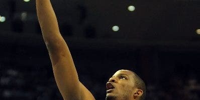 Trevor Ariza, primera baja sufren los Lakers