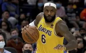 Los Lakers sin LeBron James naufragan de nuevo ante los Thunder