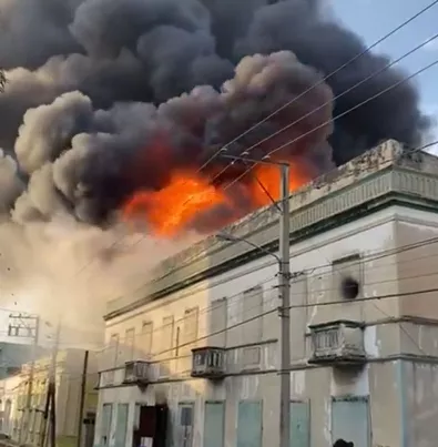 Bomberos mueren en incendio de Casa Mora