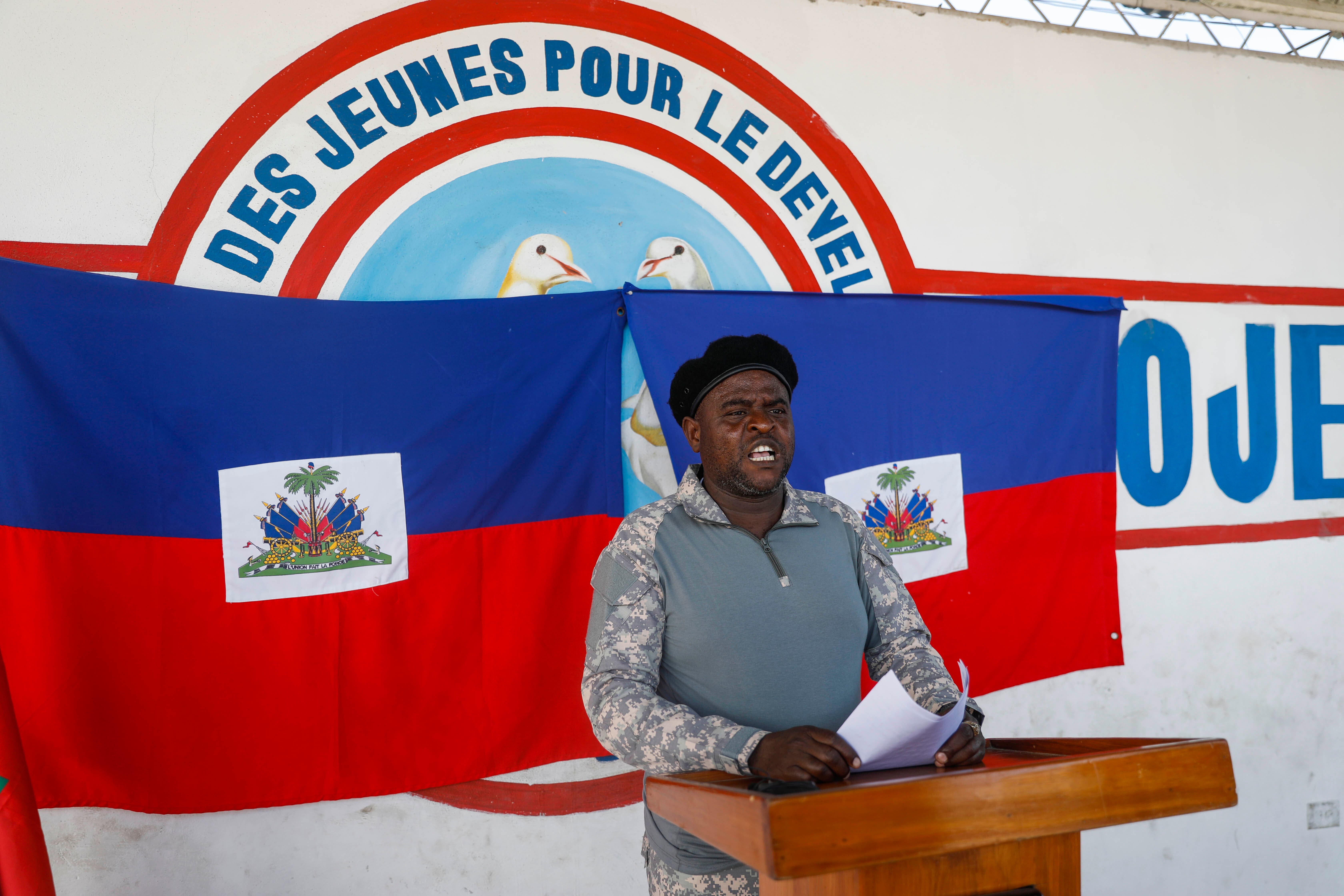 Banda armada anuncia la liberación de terminal petrolera de Puerto Príncipe