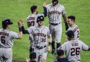 Astros de Houston hacen a un lado comentarios sobre robo de señales