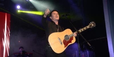 Fonseca brinda concierto cargado de romanticismo en el Jaragua