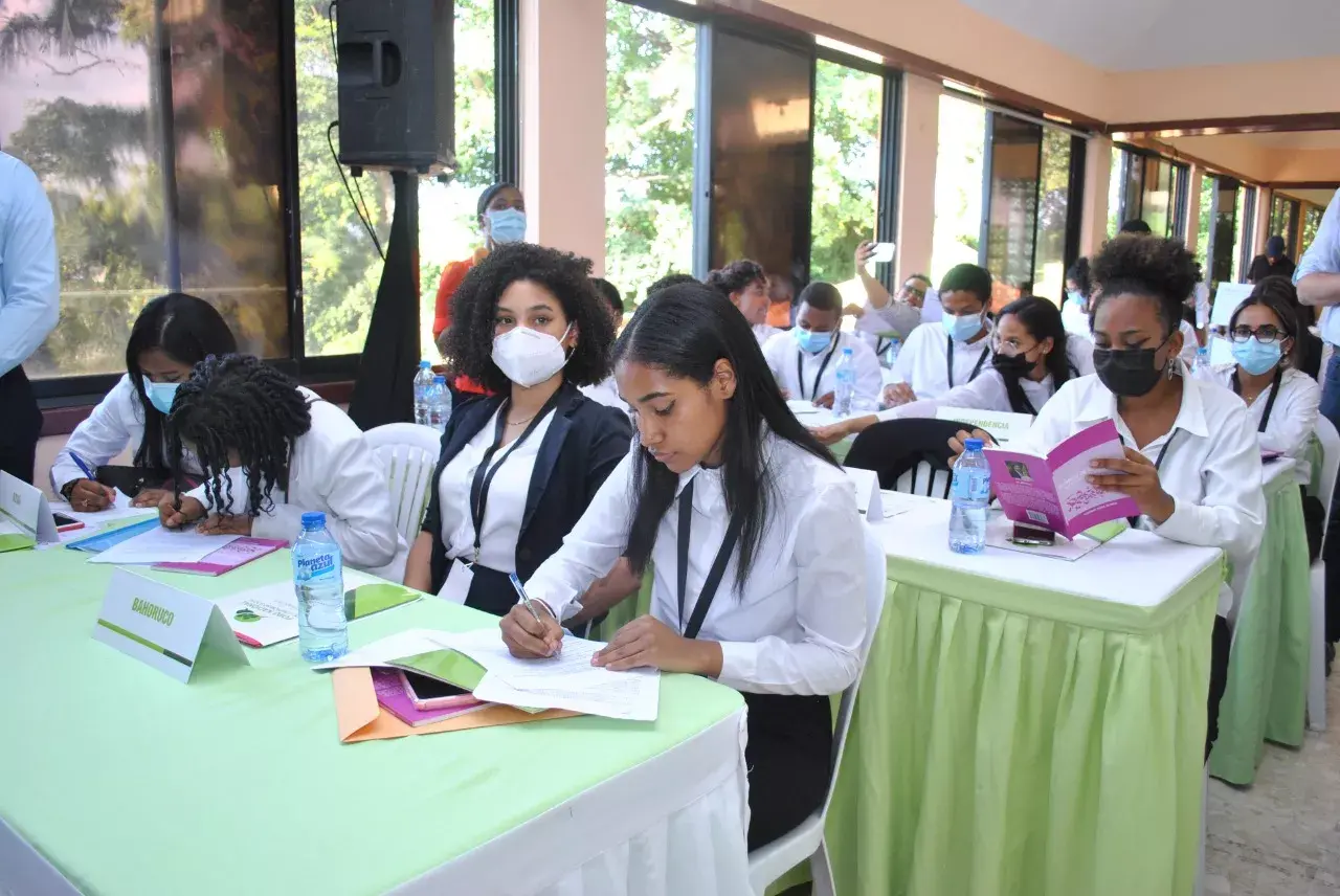 Foro aboga por políticas públicas que mitiguen embarazo en adolescentes