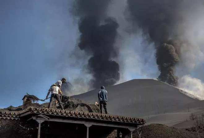 Volcán de La Palma arroja tsunami de lava, según científicos