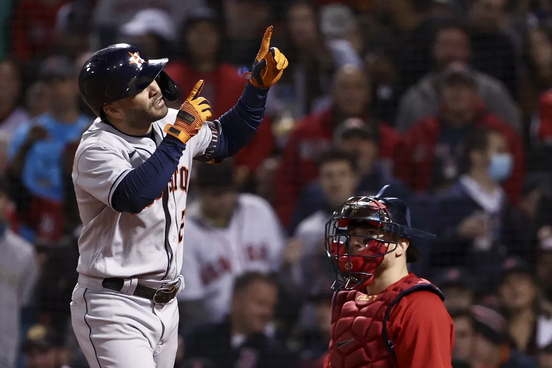 Astros despiertan e igualan serie ante Medias Rojas