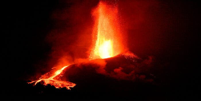 El volcán de La Palma sigue rugiendo mientras sube la sismicidad