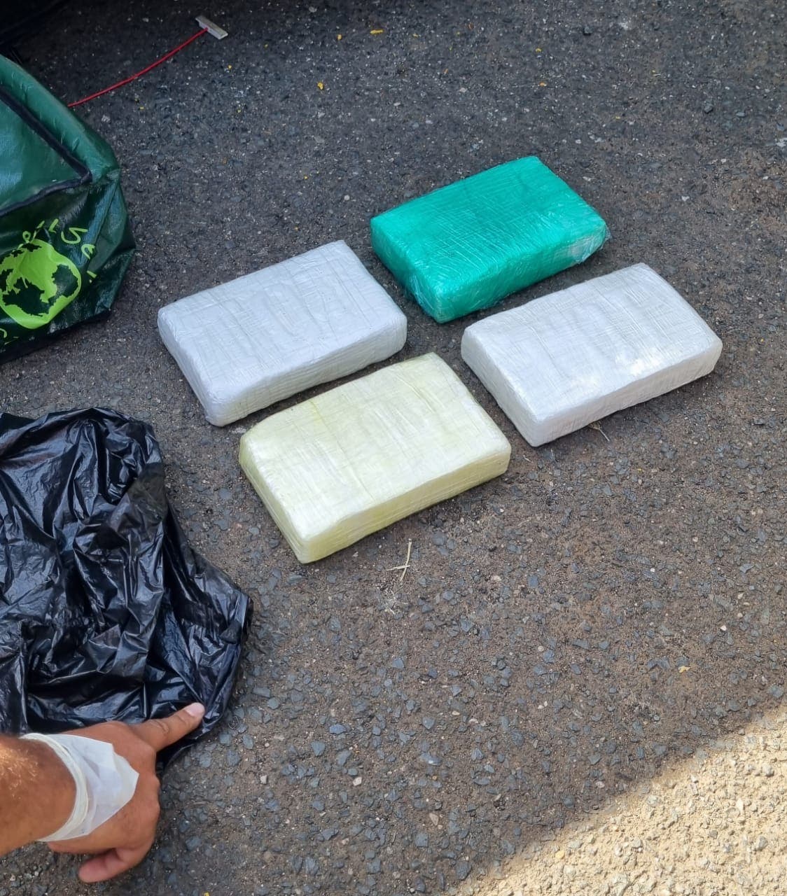 DNCD ocupa 4 paquetes de cocaína y apresa dos mujeres «mulas» servían al «Chino»