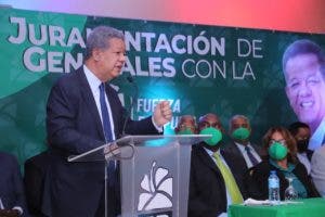 Leonel  juramenta en la Fuerza del Pueblo 118  generales retirados