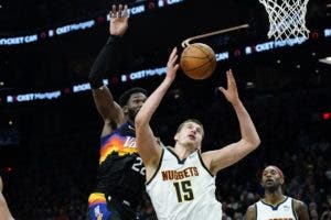 Nikola Jokic anota 27 puntos, Nuggets derrotan a Suns 110-98