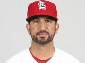 Cardenales nombran a Oliver Mármol como mánager