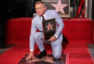 Daniel Craig le dice adiós a “James Bond” con una estrella en la Paseo de la Fama