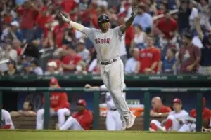 Rafael Devers conectó dos jonrones y aseguró un lugar en la postemporada a Boston