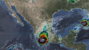 Huracán Rick toca tierra con categoría 2 en occidente México