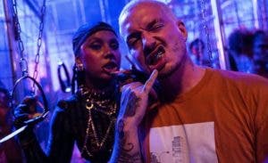 El cantante J Balvin elimina de YouTube video con Tokischa