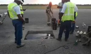 Cierran por una hora las operaciones aéreas en el Aila por agujero en pista de aterrizaje