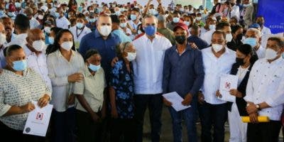 Abinader entrega en Nagua 600 títulos de propiedad en beneficio de más de 2,400 personas