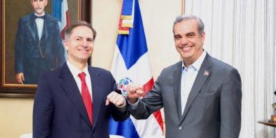 Presidente Abinader recibe al vicepresidente del Banco Mundial Carlos Felipe Jaramillo
