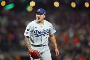 Julio Urías enfrenta cinco cargos menores