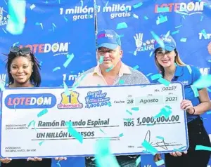 Lotedom entrega premio de promoción “Ganao o Pelao”