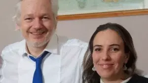 Wikileaks: permiten a Julian Assange casarse con la abogada Stella Moris