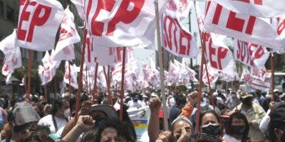 Los maestros protestan contra presidente Perú