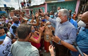 Miguel Díaz-Canel apoya acto contrarresta protesta