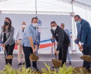 Gobierno inicia polideportivo en Villa Las Matas