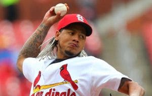 Cardenales terminan  vínculos Carlos Martínez