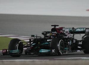 Guerra por título de F1 se coloca al “rojo vivo”