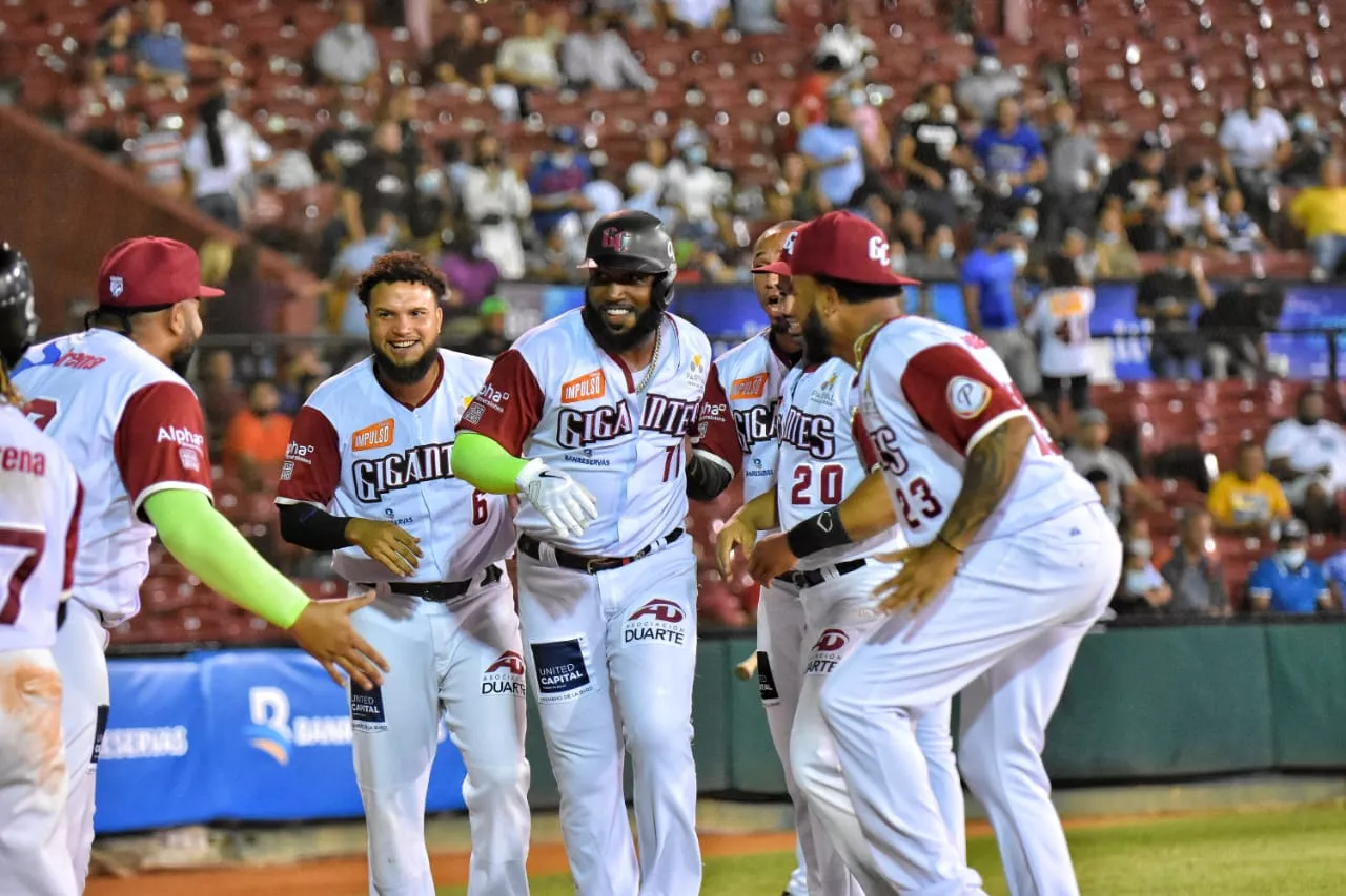 Gigantes dejan en el terreno a Tigres en debut de Marcell Ozuna; Alfredo Marte decide