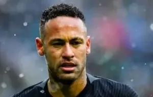 Neymar Jr sufre una lesión en pie derecho