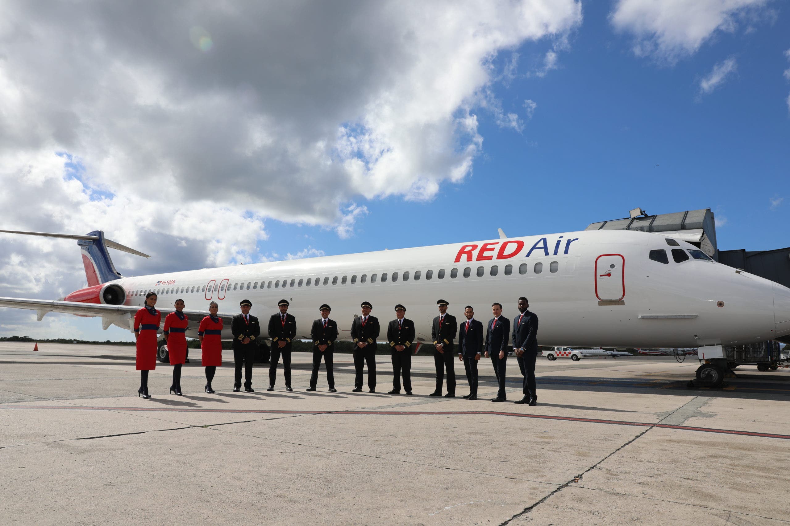 RED Air ocupará nuevas posiciones para tripulantes de mando y cabina