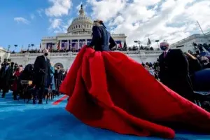 Lady Gaga confiesa se presentó en investidura Joe Biden en «vestido antibalas»