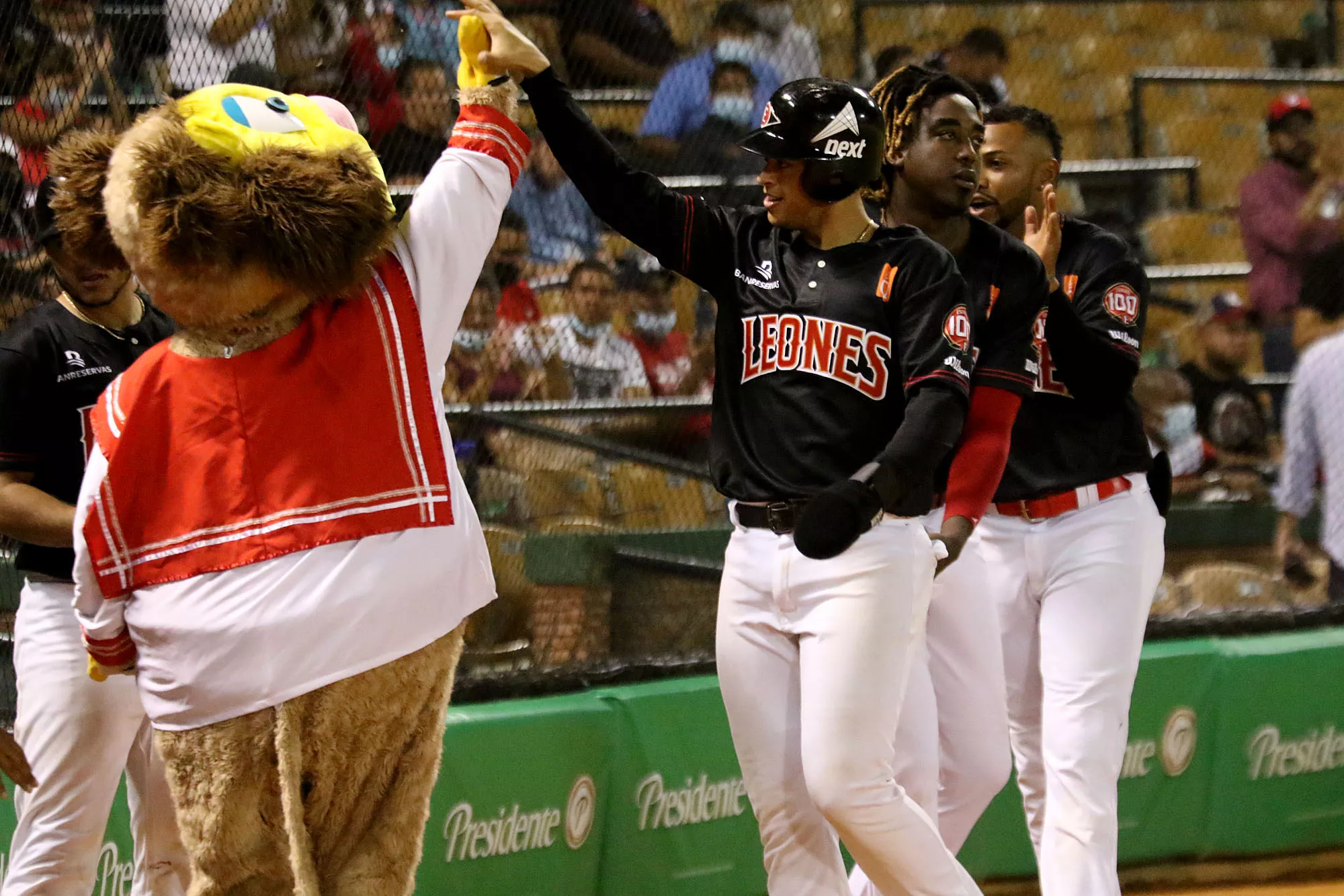 Leones alcanzan cuarto triunfo al doblegar a Toros