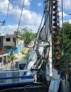 URBE instala los equipos teleférico