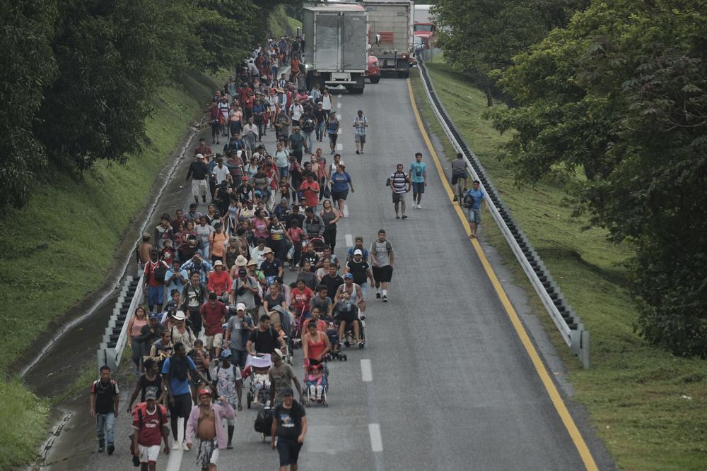 Caravana de migrantes cambia ruta en el sur de México