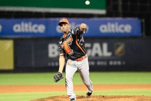 Valdés lidera blanqueada y Toros frenan racha del Licey